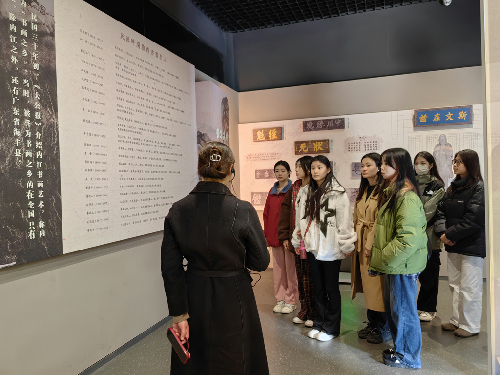 内江师范学院校史馆解说员团...