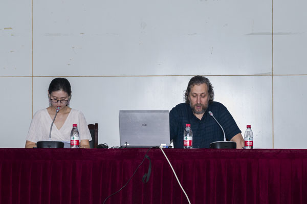 2列宾美术学院车臣·尼克塔教授做讲座.jpg