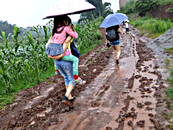 上学路上.jpg