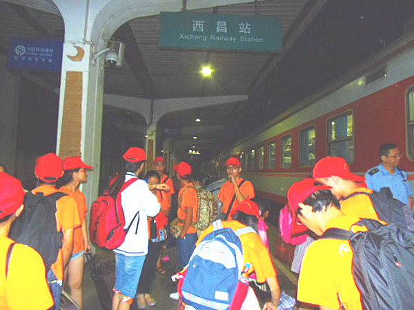 到达中点站--西昌.jpg