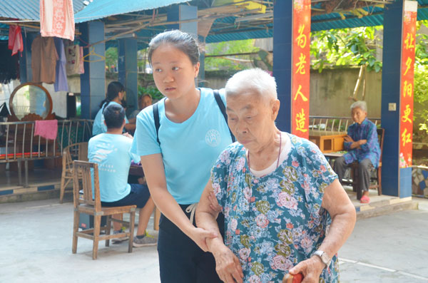 扶老奶奶.jpg