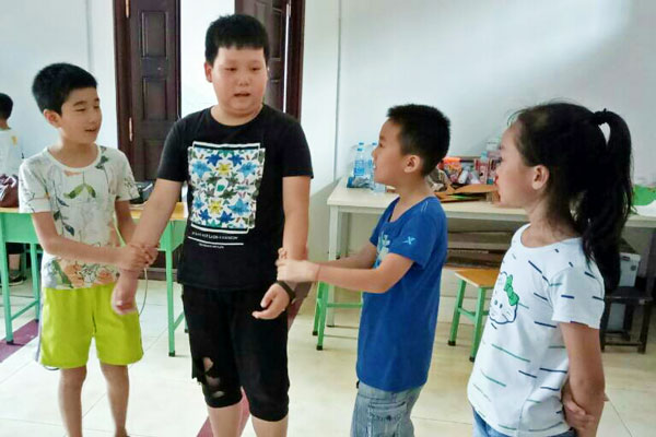正在排练话剧的小朋友们.jpg
