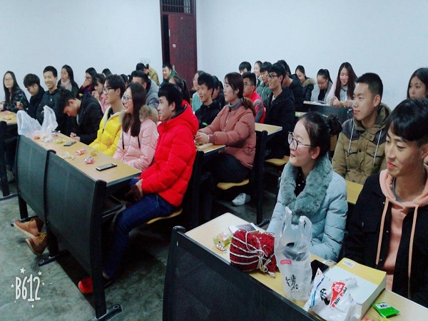 新老生交流会2.jpg