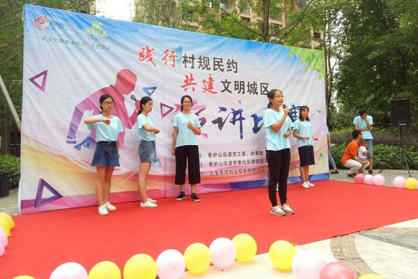 旭岩故旧队员在演红色文化小剧.jpg
