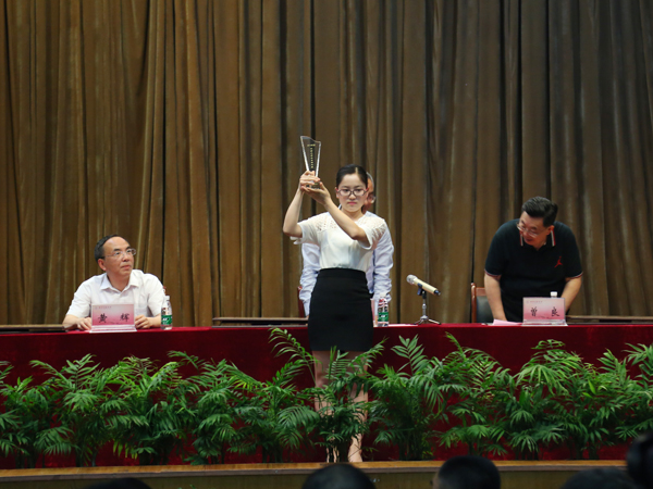 中国大学生自强之星-王小方.jpg
