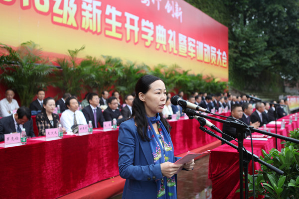 8教师代表发言.JPG