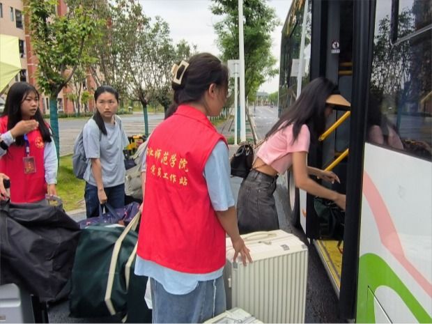青春不散场，扬帆再启航——学校开...